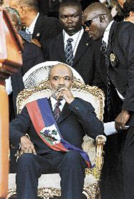 René Preval asume la presidencia de Haití