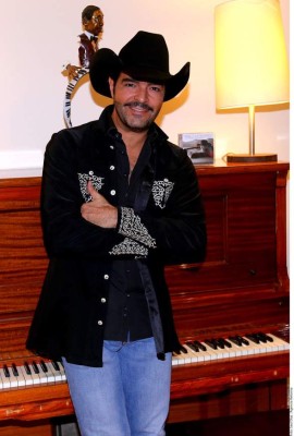 Pablo Montero se perfila para encarnar a Joan Sebastián