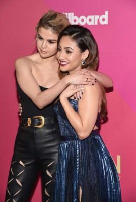 HOLLYWOOD, CA - NOVEMBER 30: Honoree Selena Gomez (L) and Francia Raisa attend Billboard Women In Music 2017 at The Ray Dolby Ballroom at Hollywood & Highland Center on November 30, 2017 in Hollywood, California. Michael Kovac/Getty Images for Billboard/AFP