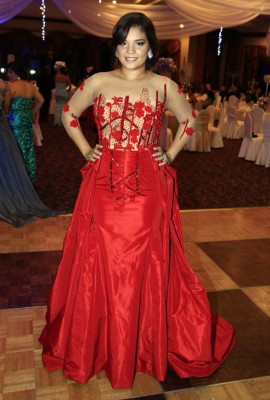 Vestidos elegantes hechos de manos hondureñas