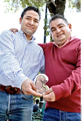Regala riñón a su amigo