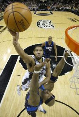 Spurs pegan primero