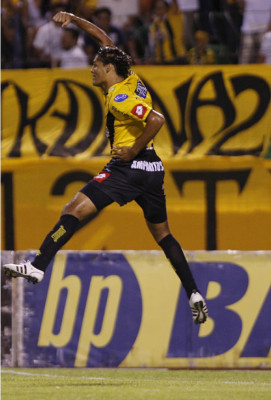 La Máquina se adueñó de la cima y del clásico
