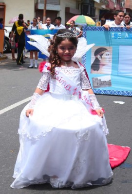 Colorido y talento engalanan la tradicional fiesta de independencia en San Pedro Sula