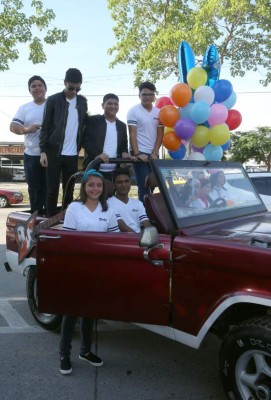 Entrada de la clase 2017 de la Happy New Dawn