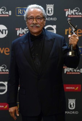US actor Edward James Olmos holds up his honour trophy during the 4th edition of the 'Premios Platino' for Ibero-American Cinema in Madrid on July 22, 2017. / AFP PHOTO / PIERRE-PHILIPPE MARCOU