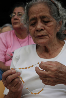 Más de mil personas rezan por la paz motivadas por el Papa