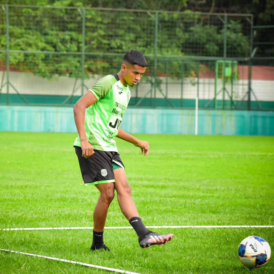 José Aguilera de 20 años de edad juega en el Marathón y ha sido convocado por primera vez a la Selección Nacional de Honduras.
