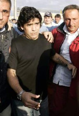 Confiscan a Maradona dos relojes de lujo en Italia