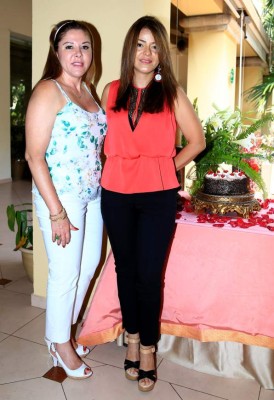 Claudia Córdoba de Prego es agasajada por su cumpleaños