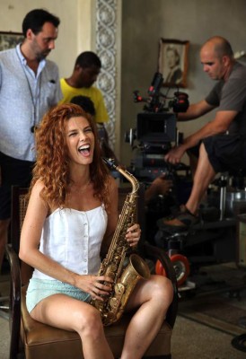 ACOMPAÑA CRÓNICA: CUBA CINE. HAB01. LA HABANA (CUBA), 28/06/2015.- La actriz colombiana Juana Acosta sonríe durante un ensayo de la 'saga Conde' el lunes 22 de junio de 2015, en La Habana (Cuba). Mario Conde, el popular personaje del escritor Leonardo Padura, dará el salto al cine con una película y una miniserie televisiva que se rueda actualmente en La Habana bajo la dirección del español Félix Viscarret y con Jorge Perugorría en la piel del policía más famoso de la literatura cubana. EFE/Alejandro Ernesto