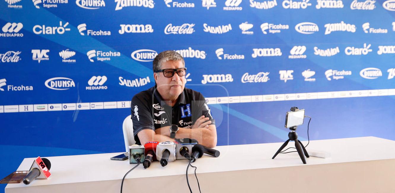 “Bolillo” Gómez compareció este día en rueda de prensa. Foto Emilio Flores.