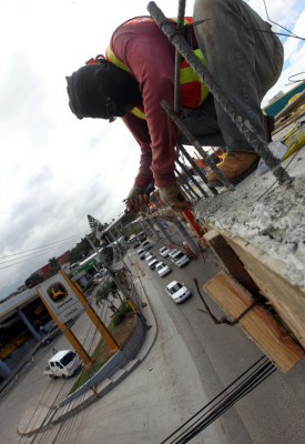 Sector de construcción cayó 11.8% en 2013