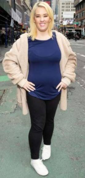 A principios de abril, la mamá de Honey Boo Boo, Mama June, reveló su nueva figura después de bajar más de 135 kilos.