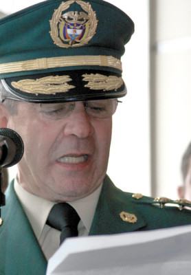 Renunció comandante del Ejército colombiano
