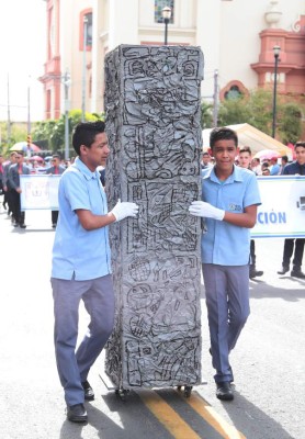 Colorido y talento engalanan la tradicional fiesta de independencia en San Pedro Sula