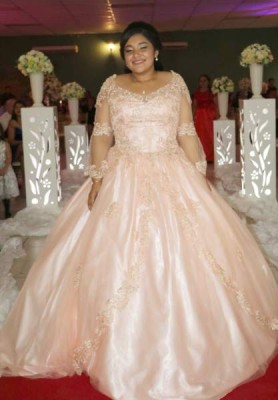 La quinceañera Ninel Alexandra Caballero Flores.