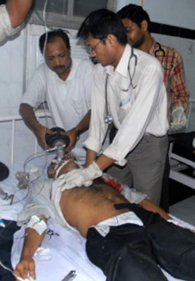 Dos muertos y al menos 55 heridos en atentados en el oeste de India