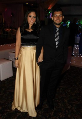 Joel Heyer y Vivian Zúniga se prometen amor en el altar