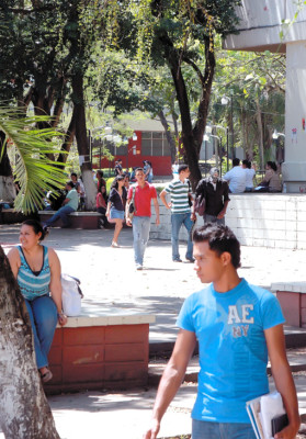 Unah-vs tendrá biblioteca virtual e Internet satelital