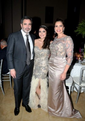 La EIS festeja a sus graduados 2015