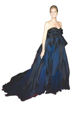 Elegancia y glamour en gala de moda