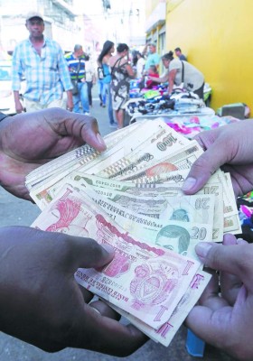 Los tres impuestos que cargan la economía