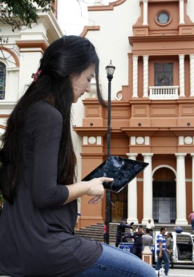 Tecnología móvil desplaza a los café internet