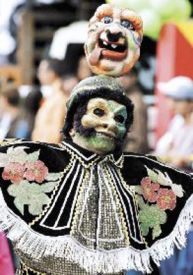 Inauguran desfile Iberoamericano de Teatro