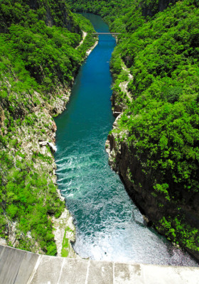Sólo 5 metros subió la represa el cajón