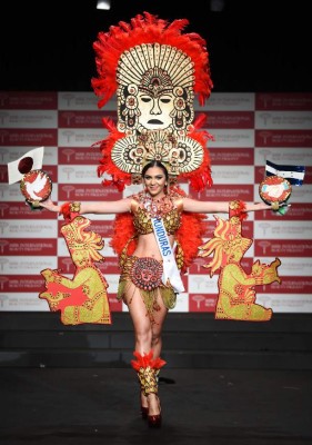 Hondureña se luce con traje típico en Miss Internacional en Japón