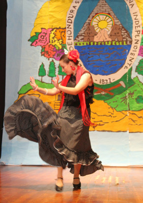 Escuela Internacional Sampedrana se luce con festival cultural