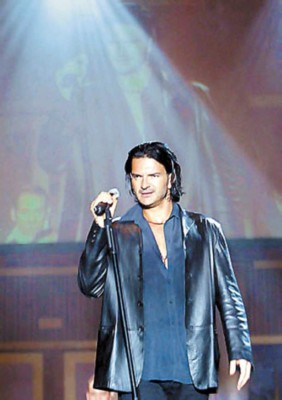 Arjona en el top 10 con 'Quién”