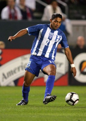 CARSON, CA - JANUARY 23: Emilio Izaguirre #21 of Honduras looks to play the ball during their international friendly match against USA on January 23, 2010 in Carson, California. Honduras defeated USA 3-1. (Photo by Victor Decolongon/Getty Images)
