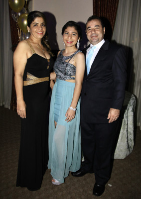 Stephany Calderón cumple quince años