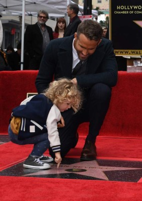 Ryan Reynolds recibe su estrella en el Paseo de la Fama de Hollywood