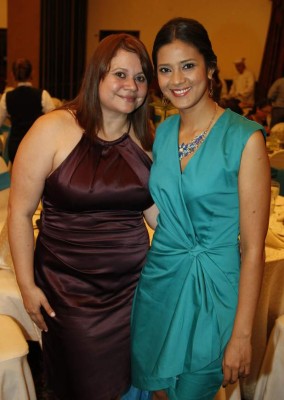 Noche de brindis y recuerdos universitarios