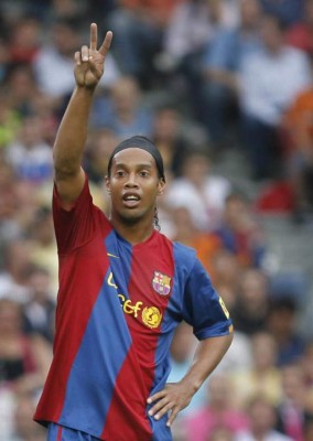 Milan desiste por fichaje de Ronaldinho