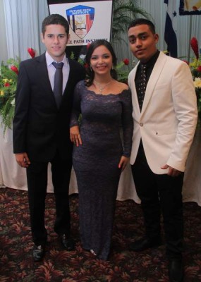 Alex Arauz, Andrea López y Johan Reyes