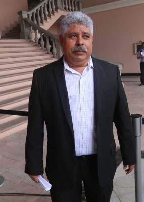 Nelson Ávila denuncia a Marvin Ponce y le exige una disculpa pública escrita