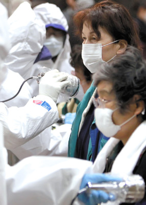 Huyen de catástrofe radioactiva en Japón