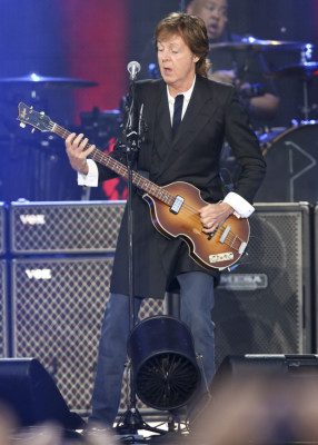 McCartney incluye a famosos en clip
