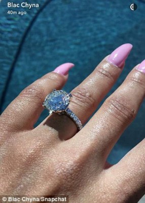 Blac Chyna regresa joyas y autos a Rob Kardashian  