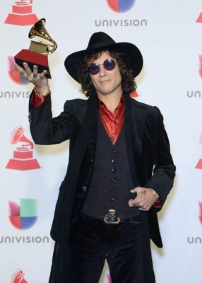 Premios Latin Grammy comienzan con un saludo a la caravana de inmigrantes