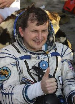 Charles Simonyi regresó a la Tierra encantado de su vuelta por el espacio