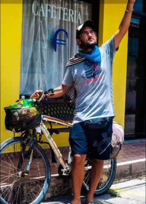 Los momentos mágicos de Tabare junto a su bicicleta 'América' en Honduras