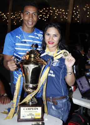 Festejo de campeón del Honduras Progreso en el que se valía beber