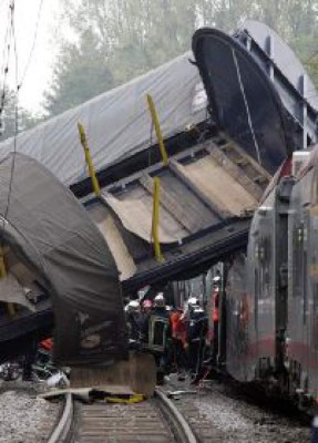 Al menos una decena de muertos y 20 heridos en colisión de trenes en Francia