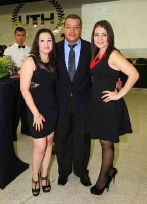 UTH agasaja a estudiantes