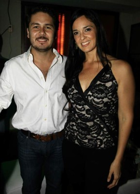 Brindis, celebración y amigos